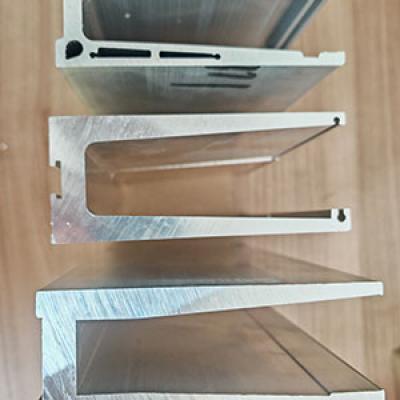 Aluminum glass barrier groove