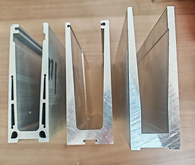 Aluminum glass barrier groove